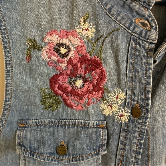 CURRENT/ELLIOTT The Sleeveless Perfect Denim Shirt “ SuperLoved Floral” - Picture 5 of 5